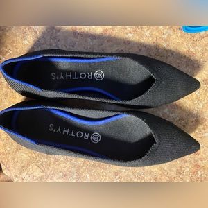 New Rothy’s “The Point” in solid black, size 10